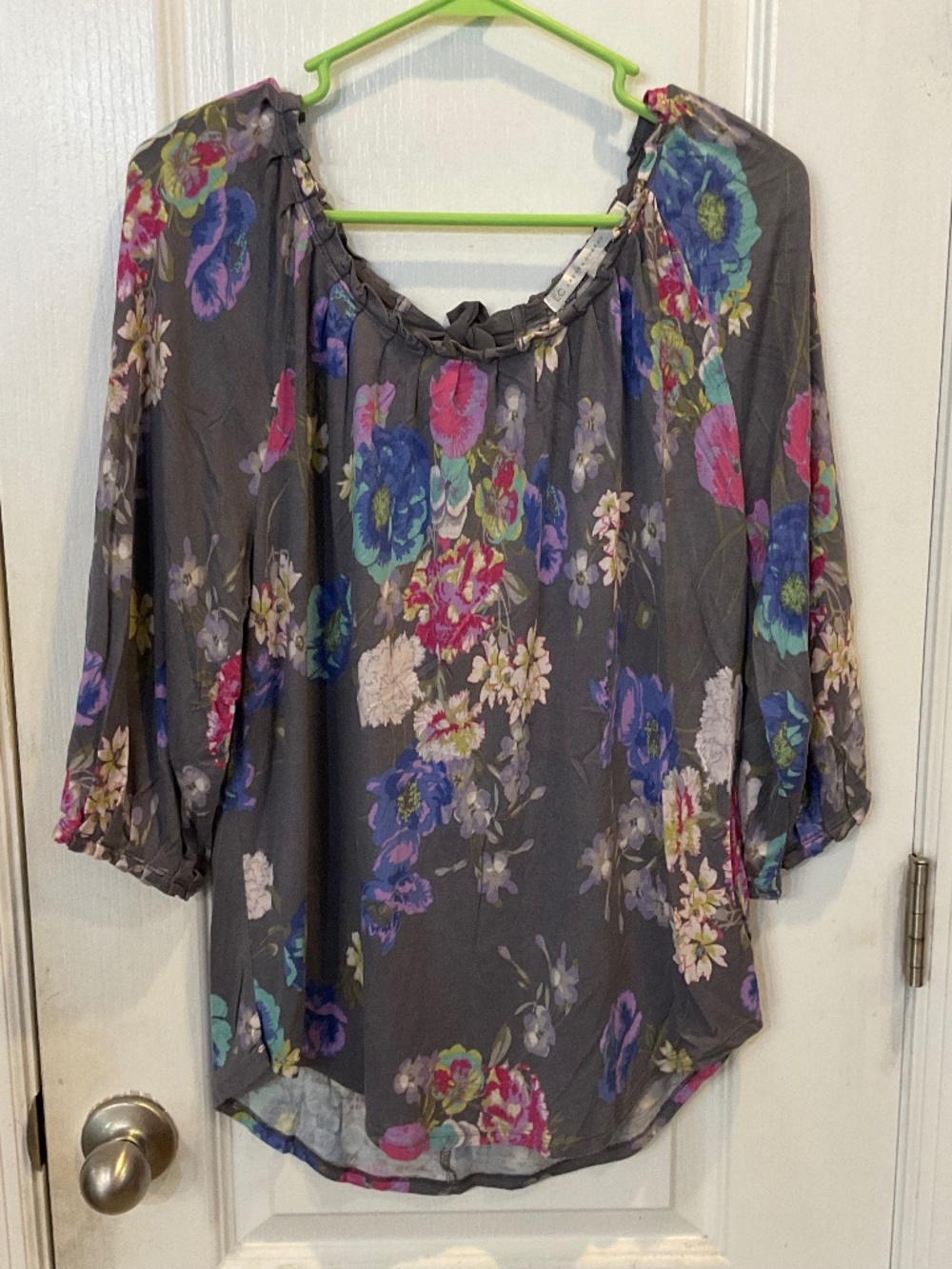 Lauren Conrad Gray Floral 3/4 Sleeve Top - Large - Excellent Condition